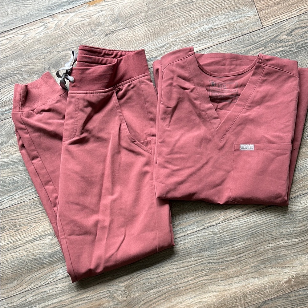 Figs Scrub Set - like new